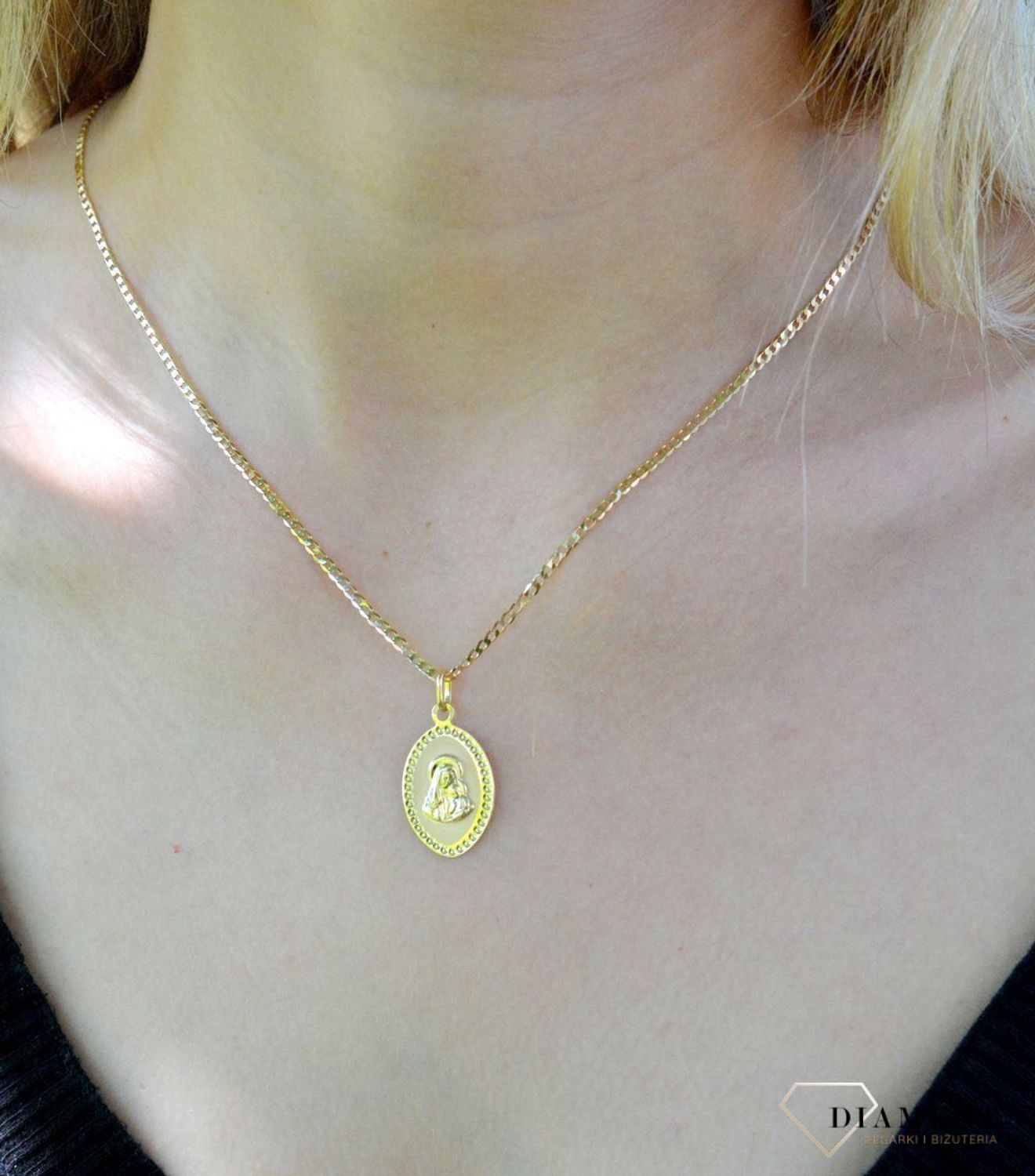 Złoty medalik owalny 333 z Matką Boską Częstochowską  ZA 3798 333jk.jpg